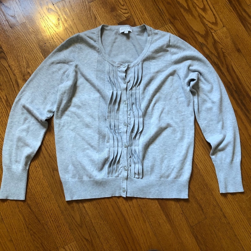 Jospeh A. light grey ruffle buttoned down Sweater size Petite Large